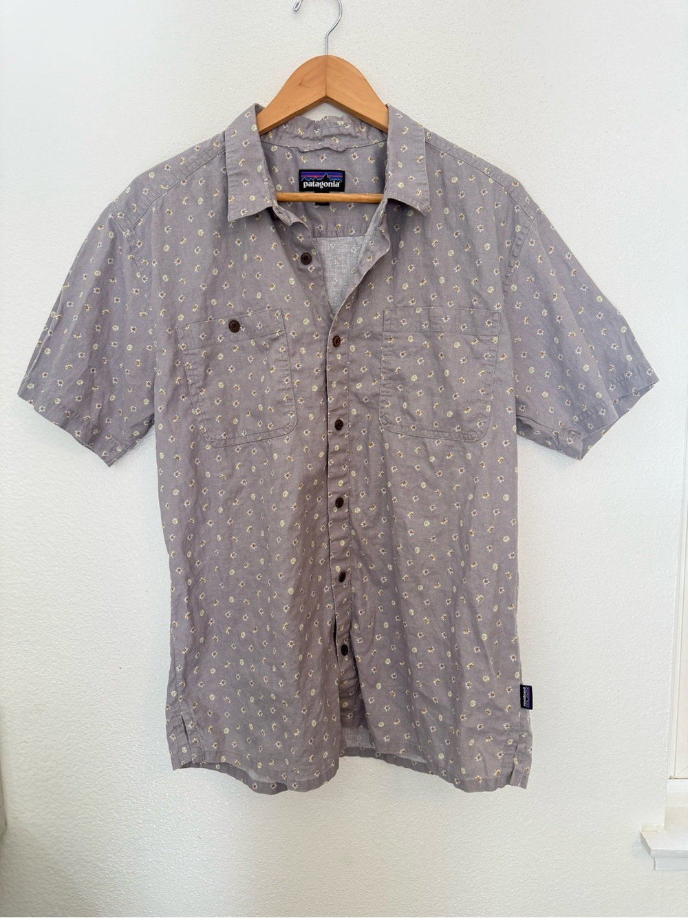 Men’s Patagonia Back Step Shirt Floral Gray & Yellow Size Medium